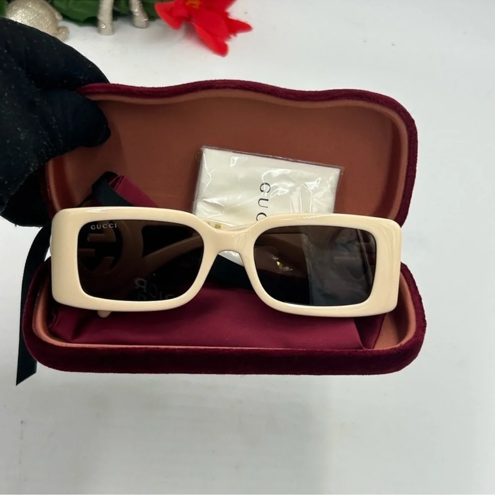 Women’s Gucci oversized square acetate sunglasses GG1326S made in Italy